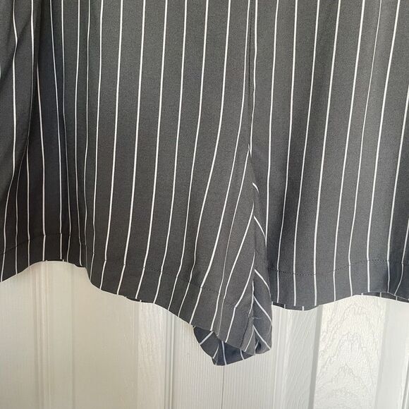 Nine West Women's Shorts XXL Gray Striped Pull On Rayon - Picture 7 of 11